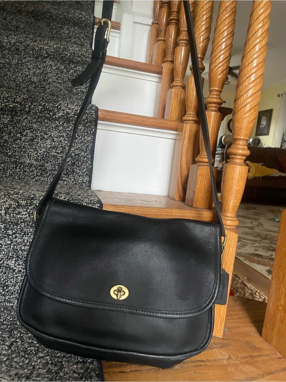 Coach Black Leather city flap crossbody bag Classic Turnlock Design